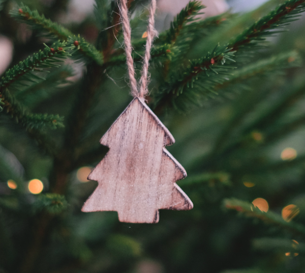 christmas-ornaments-on-christmas-tree